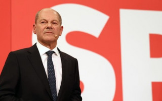 Новый канцлер Германии пригрозил России последствиями в случае вторжения в Украину