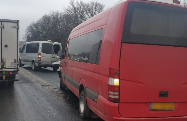 Под Киевом произошло автобусное ДТП: есть пострадавшие, фото