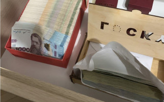 Організація схеми з фейкової вакцинації від COVID-19: викрито медика та поліцейського