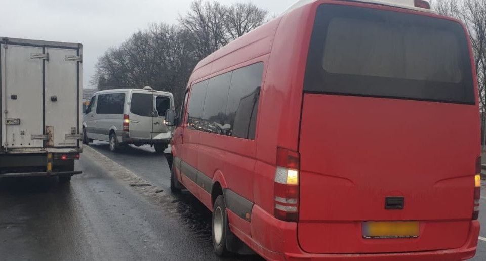 Под Киевом произошло автобусное ДТП: есть пострадавшие, фото