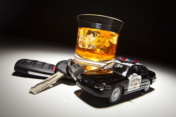 Когда можно садиться за руль, после праздников: сколько выводиться алкоголь из организма