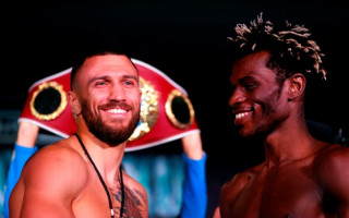 Украинец Ломаченко победил Комми судейским решением