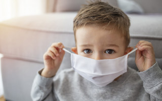 Врачи рассказали об опасном осложнении COVID-19 у детей