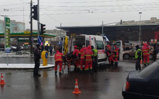 В Луцке автомобиль влетел в толпу на переходе: есть пострадавшие