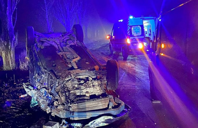 Под Киевом произошло серьезное ДТП с опрокидыванием, пострадали дети