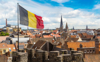 Бельгия планирует сделать COVID-вакцинацию обязательной для всех