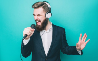 Кто чаще распространяет коронавирус: неожиданное заявление ученых