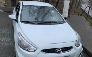 Под Киевом во дворе открыли стрельбу по припаркованному авто