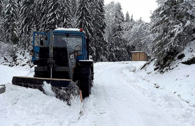 Снежный оползень на Прикарпатье: перекрыта дорога