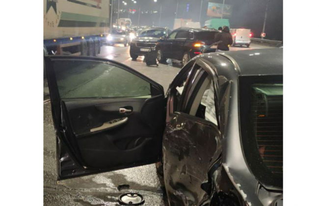 Столкнулись сразу 5 автомобилей: в Киеве произошло серьезное ДТП, фото