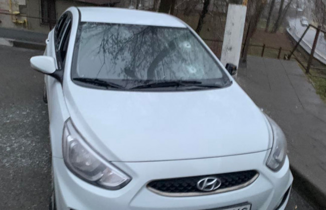 Под Киевом во дворе открыли стрельбу по припаркованному авто