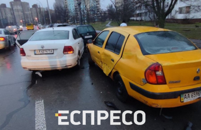 В Киеве водитель сделал цепь ДТП: подробности