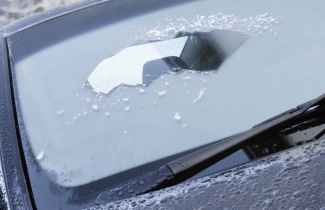 ТОП-3 способа борьбы с замерзшим стеклом автомобиля: советы водителям