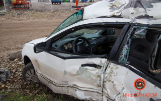 Авто смяло, как консервную банку: в Днепре произошло серьезное ДТП с пострадавшими, фото и видео