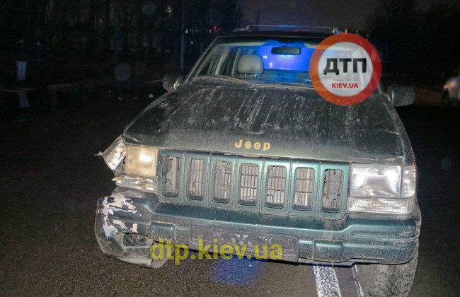 В Киеве на пешеходном переходе сбили мужчину: подробности