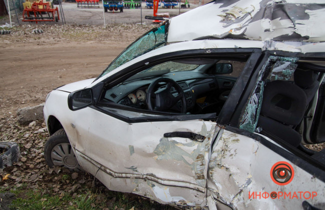 Авто смяло, как консервную банку: в Днепре произошло серьезное ДТП с пострадавшими, фото и видео