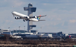 Этот аэропорт оштрафует авиакомпании, если они привезут в страну непривитых пассажиров