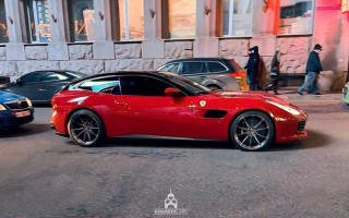 В Украине заметили яркий суперкар за 300 тысяч евро: фото