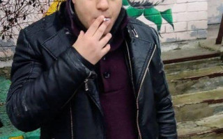 На Троещине неадекват приставал к женщинам в парке