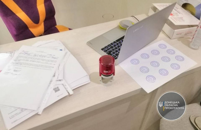 800 гривень за негативний тест: на Донеччині засудили жінку за торгівлю підробленими COVID-довідками
