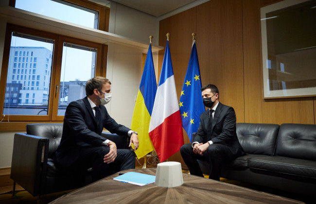 Зеленський і Макрон обговорили курс України на приєднання до НАТО