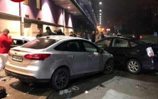 В Киеве нетрезвый водитель снес два авто: фото