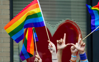 Суд ЕС установил, что однополых родителей и их детей должны признавать семьей