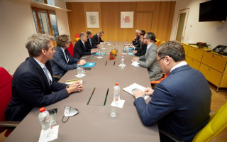 Зеленський обговорив із новим канцлером Німеччини транзит газу через Україну після 2024 року