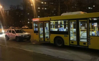 В Киеве в автобусе умер мужчина: водителю пришлось высадить пассажиров, фото