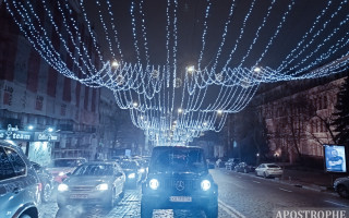В центре Киева зажглись праздничные гирлянды