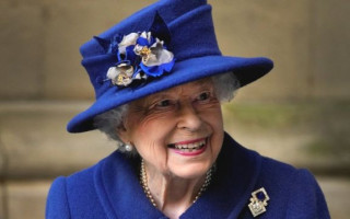 Елизавета II отменила семейный прием перед Рождеством из-за штамма «Омикрон»