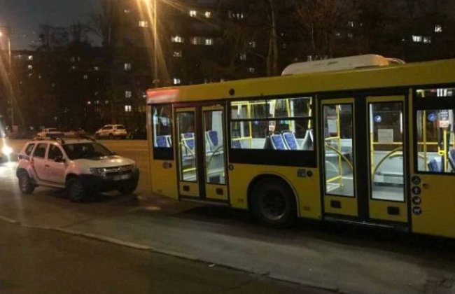 В Киеве в автобусе умер мужчина: водителю пришлось высадить пассажиров, фото