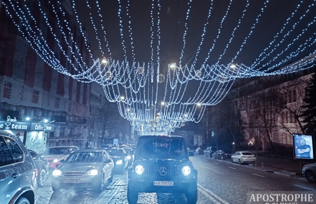 В центре Киева зажглись праздничные гирлянды