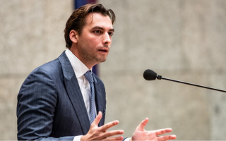 В Нидерландах наказали депутата, который сравнил COVID-ограничения с Холокостом