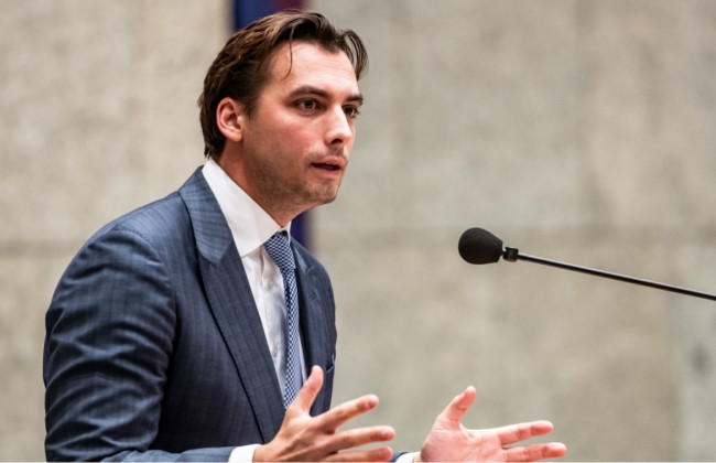 В Нидерландах наказали депутата, который сравнил COVID-ограничения с Холокостом