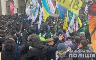 Мітинг у Києві під Радою: постраждала одна людина