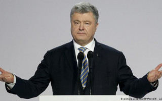 ДБР: Порошенко проігнорував слідчих, які намагалися вручити йому повістку про виклик