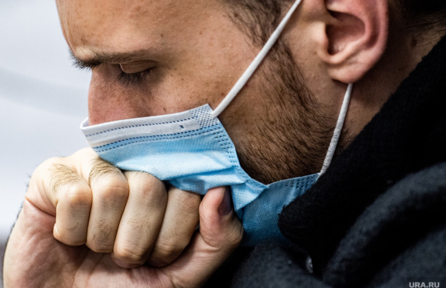 Коли бити тривогу: назвали основні симптоми «Омікрону»