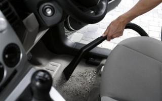 Як очистити плями в салоні авто після дитини: прості методи