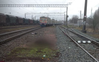Под Киевом поезд насмерть сбил женщину