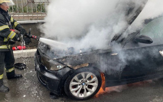 В Киеве вспыхнула легковушка: подробности и фото