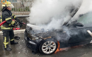 В Киеве во дворе жилого дома сгорел автомобиль