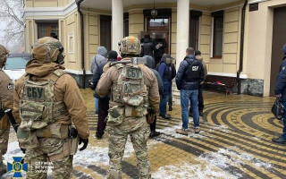 Поблизу Києва викрили чиновників на багатомільйонних махінаціях із землею