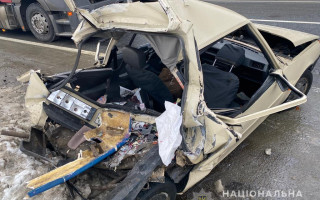 На Львівщині зім'яло легковик: у результаті ДТП постраждали діти