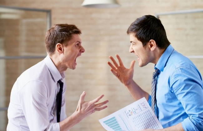 Участник процесса ворвался к судье в кабинет и, ругаясь, потребовал полный текст решения