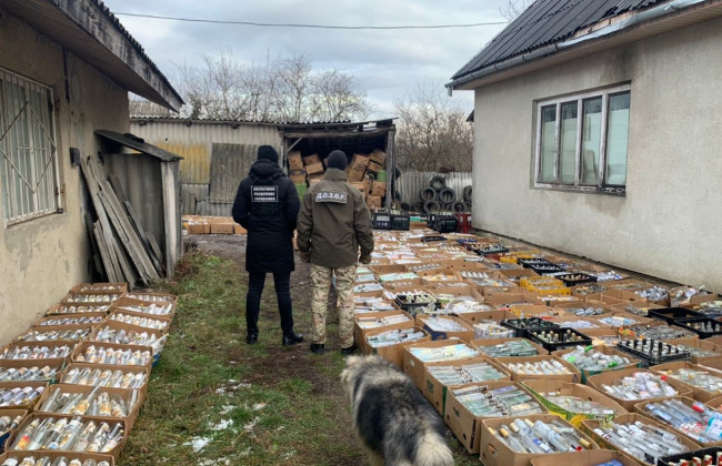Підпільний алкобізнес: на Закарпатті виявили «кустарне» виробництво