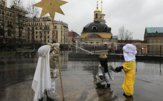Малюків-засновників Києва на Поштовій нарядили до свят: фото