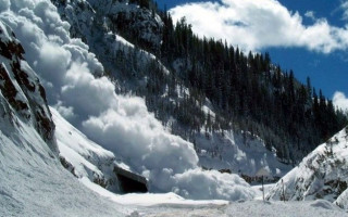 В Карпатах снова снег и метель: отдыхающих предупредили об опасности