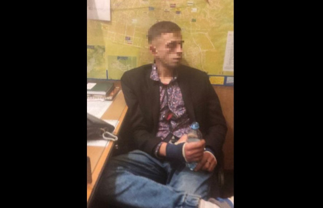 Во Львове вооруженный мужчина ворвался в горсовет: подробности