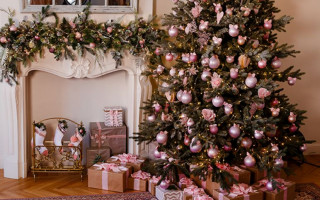 Как украсить низ елки на Новый год: лучшие идеи с фото